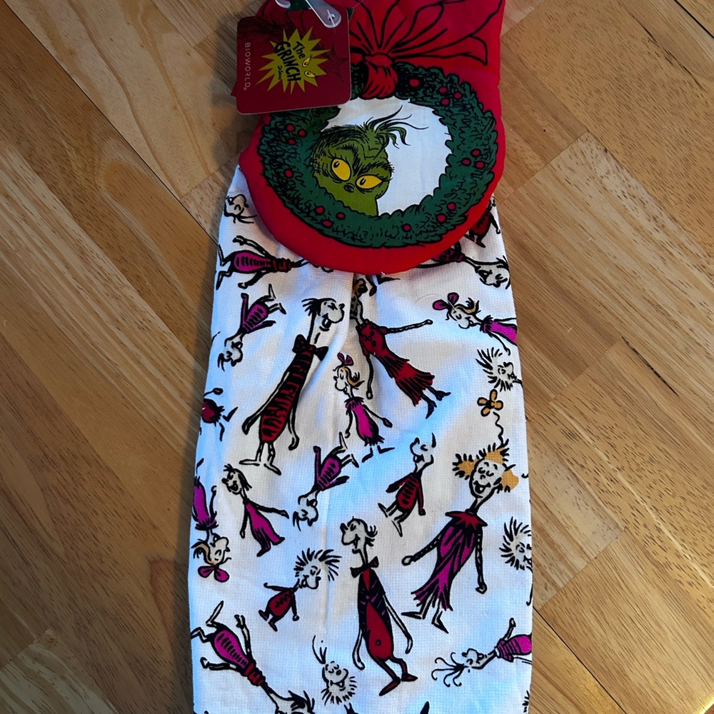 Grinch Kitchen Towel NWT